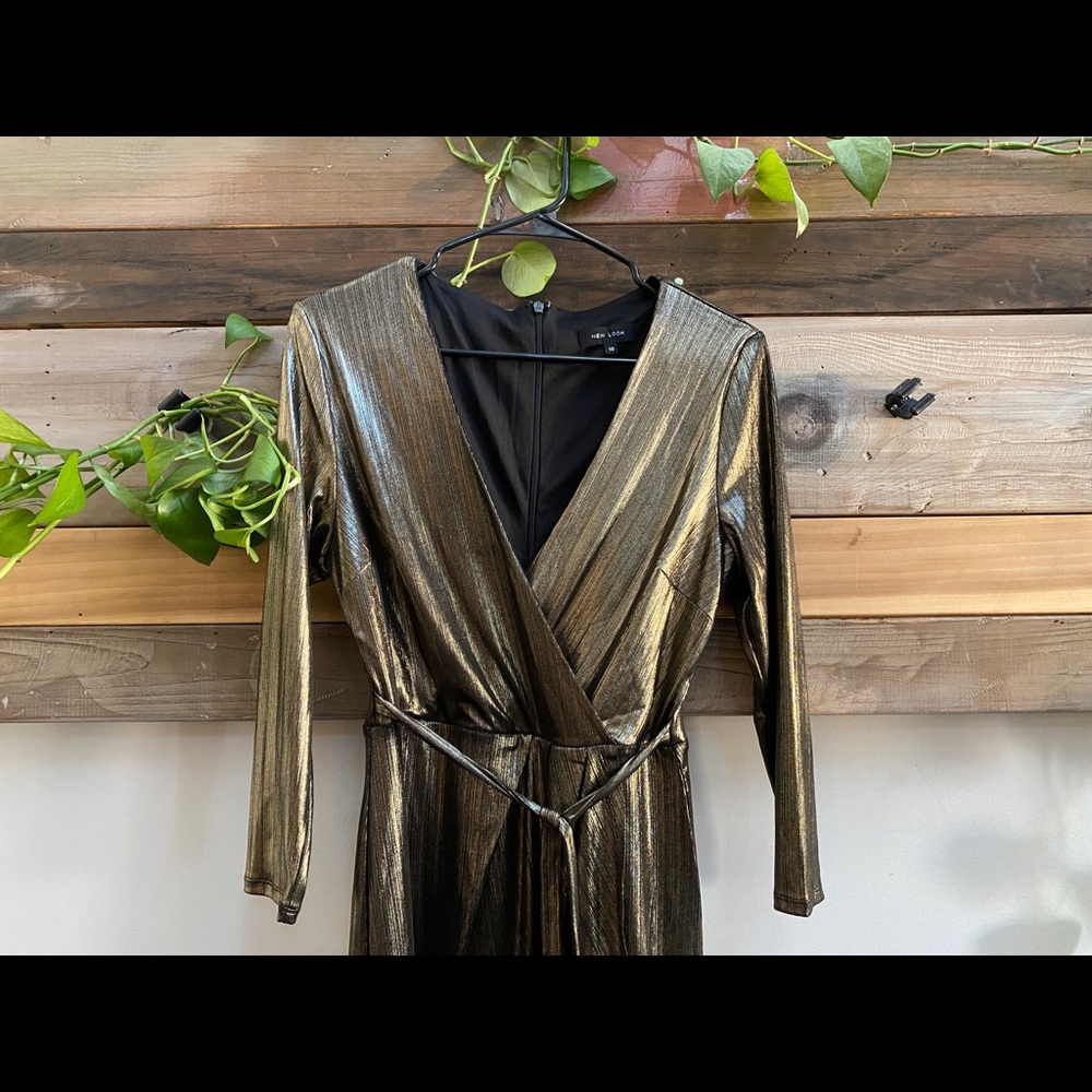 NEW LOOK Gold Sheer 3/4 Sleeve V-Neck Party Dress - Picture 2 of 10